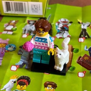 "Cat Lover" Series 27 with Stand, Accessories, Pamphlet & Box. col459